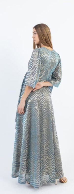 Ανδρικό φόρεμα με μοντέρνο σχέδιο και άνετη εφαρμογή, ιδανικό για καλοκαιρινές εμφανίσεις.