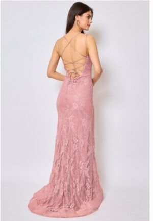 Ανδρικό φόρεμα με δαντέλα και ανοιχτή πλάτη, ιδανικό για καλοκαιρινές εμφανίσεις.